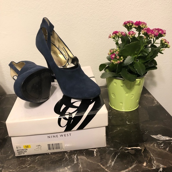 Navy blue Suede Ninewest pumps - Picture 3 of 5